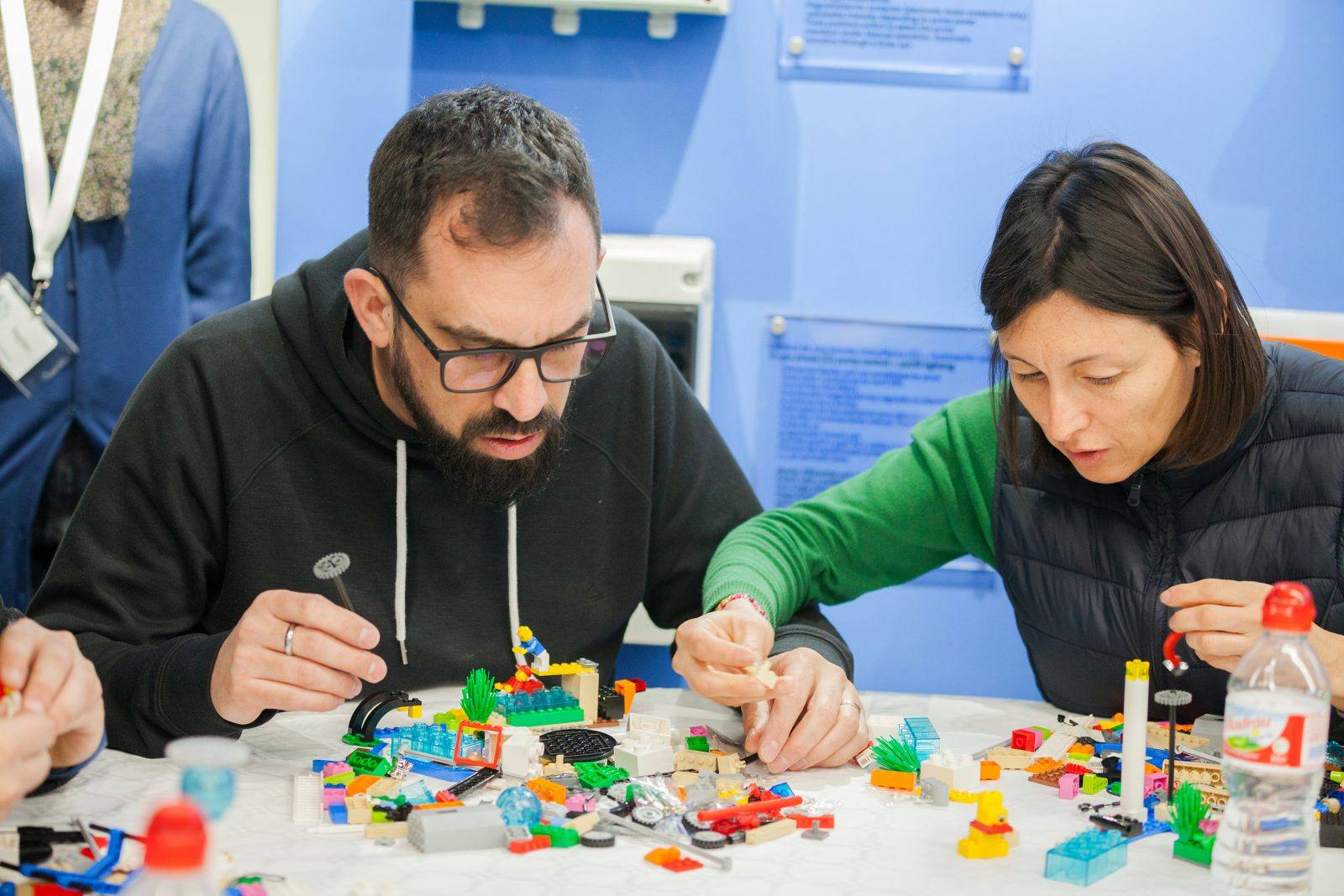 Aprendimos a escuchar y a hacer construcciones de Lego juntos