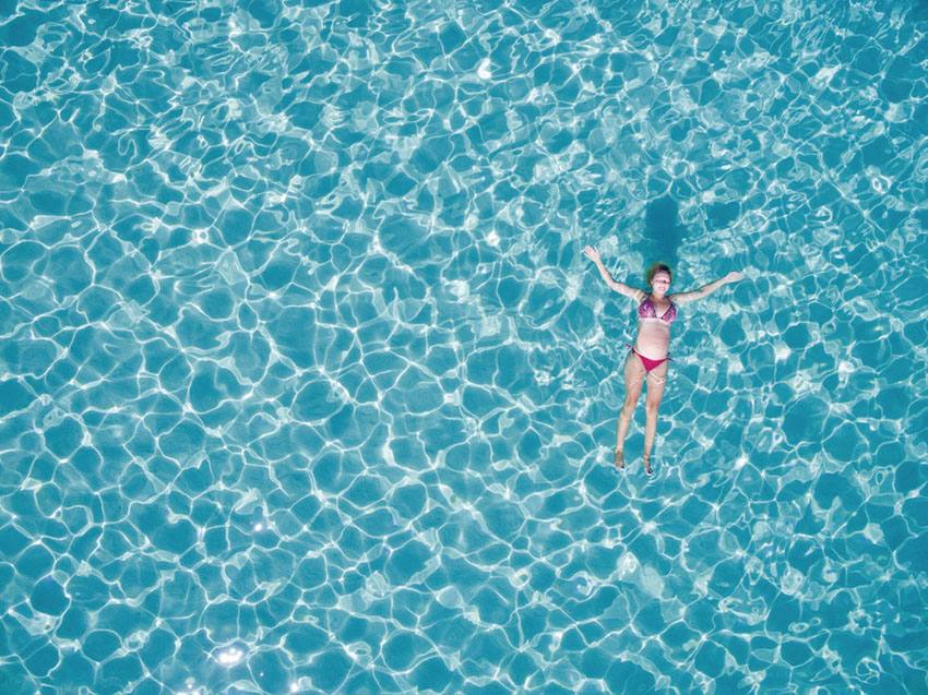 Garantir el benestar de l'usuari de la piscina, un dels principals avantatges de la cloració salina